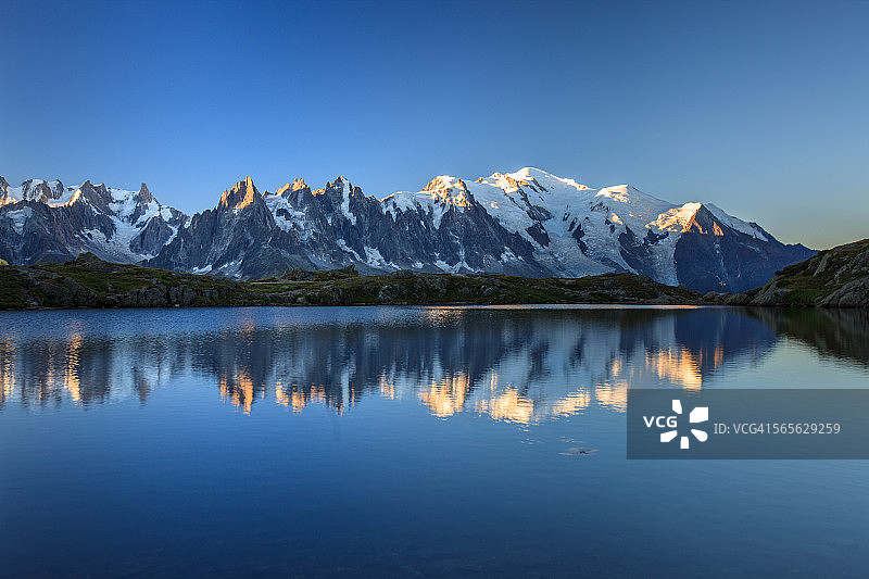 切瑟里湖日出图片素材