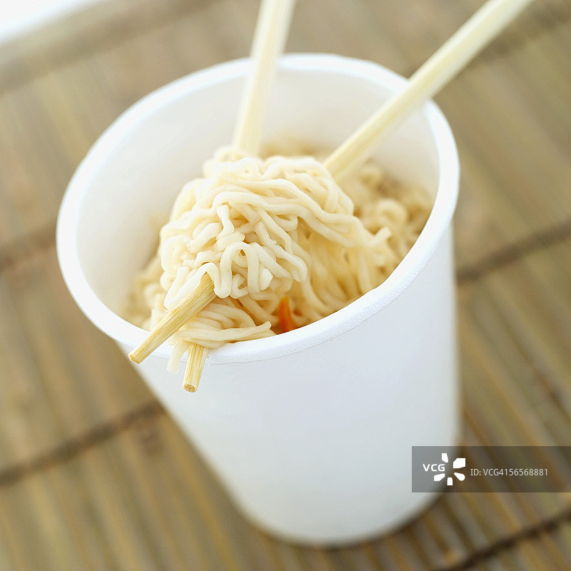 筷子与中式面条碗（高角度）图片素材