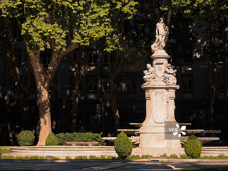 马德里普拉多大道及雕像图片素材