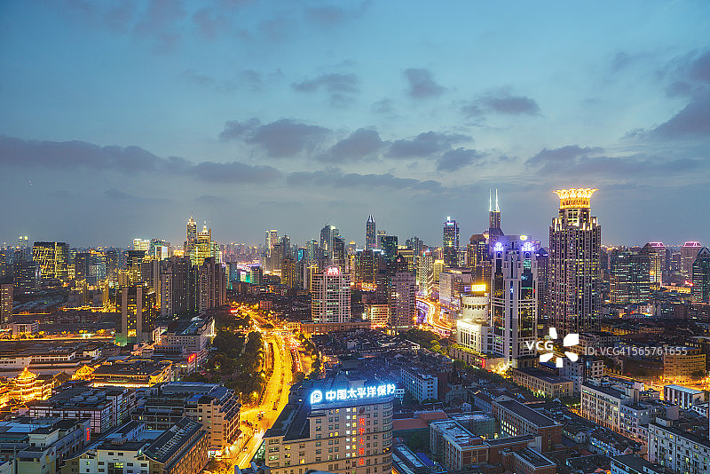 喧嚣的城市生活图片素材