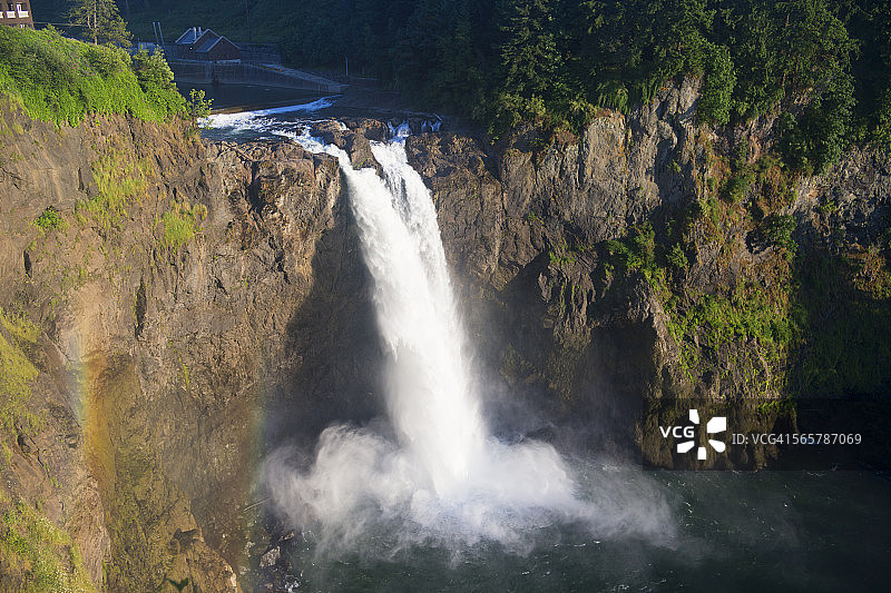 日落时分的斯诺夸尔米瀑布图片素材