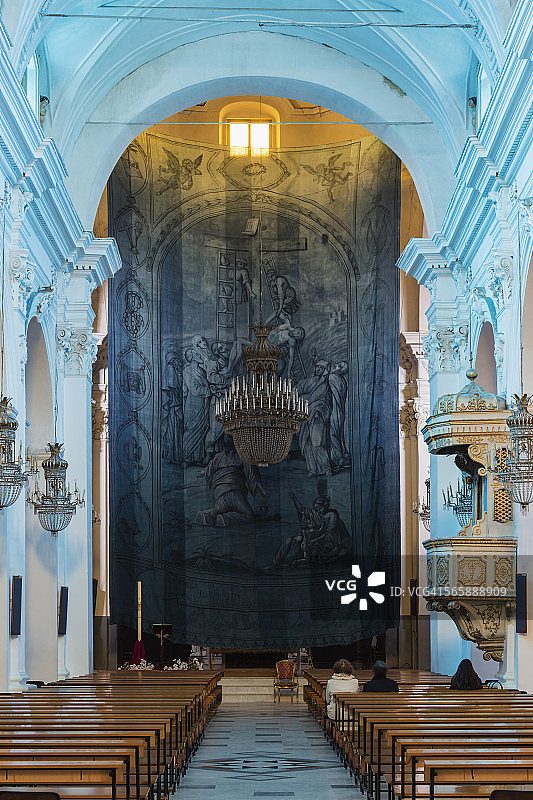 意大利西西里岛恩纳省琴图里佩大教堂的圣坛与建筑图片素材