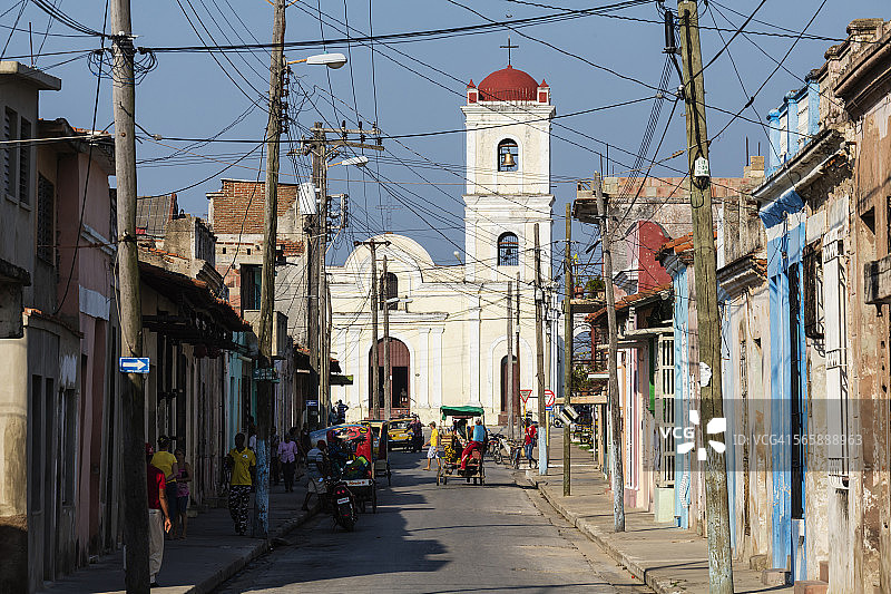 古巴卡马圭，卡马圭城市街道上的克里斯托教堂图片素材
