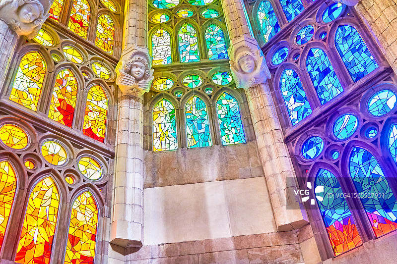 圣家族教堂的屋顶和内部细节图片素材