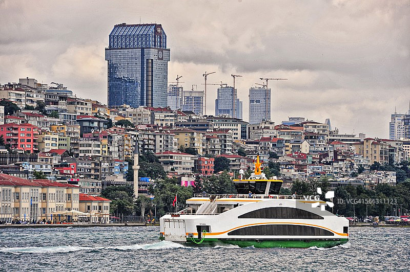 博斯普鲁斯海峡上的快速客船图片素材