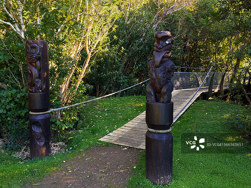 船湾的毛利雕刻桥图片素材