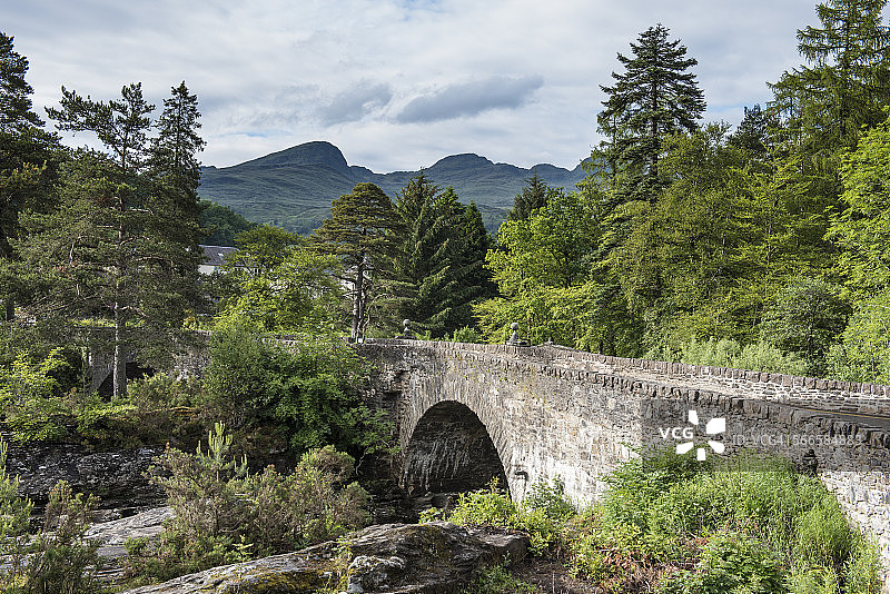 基林多查特河上的桥梁图片素材