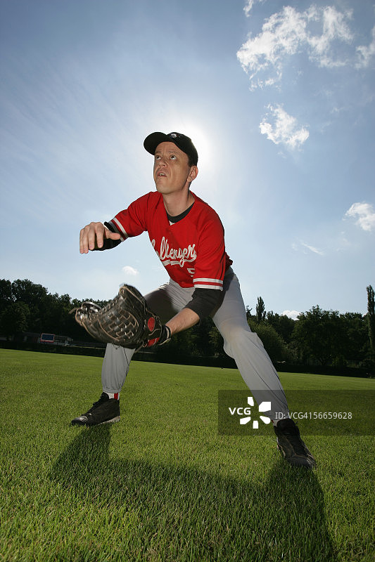 外场手准备接球图片素材