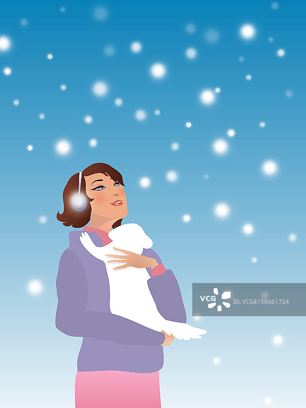 仰视角度拍摄的抱着小狗的年轻女人图片素材