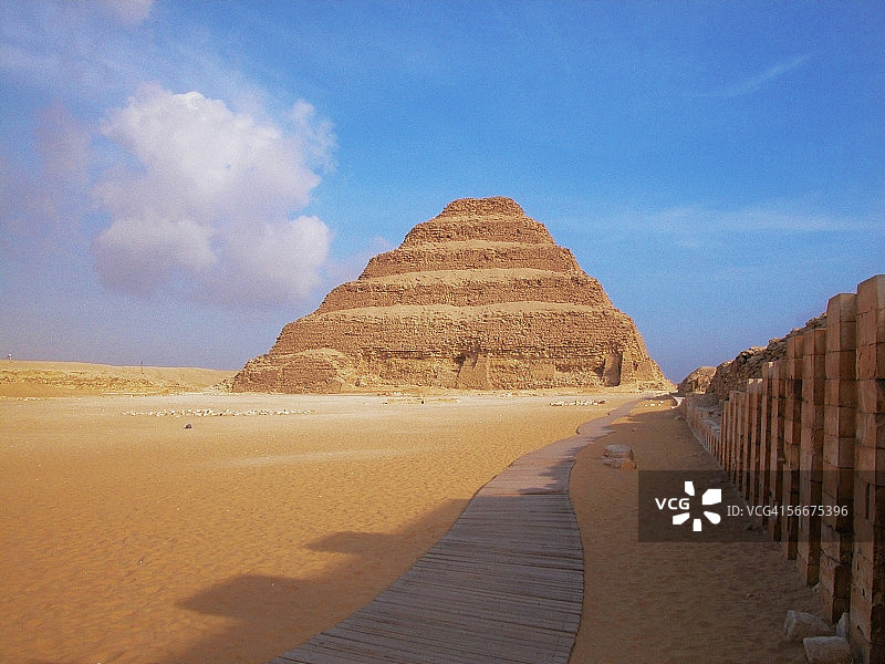 埃及塞加拉的左塞爾金字塔图片素材