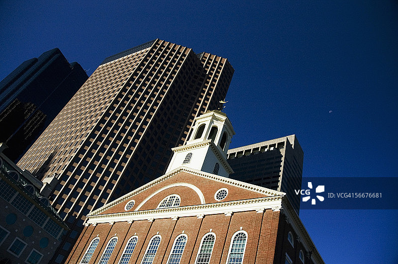 美国马萨诸塞州波士顿的法纳尔厅建筑仰视角度图片素材