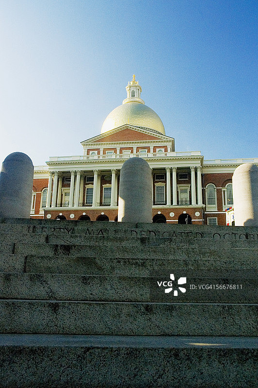 美国马萨诸塞州波士顿州议会大厦的低角度视图图片素材