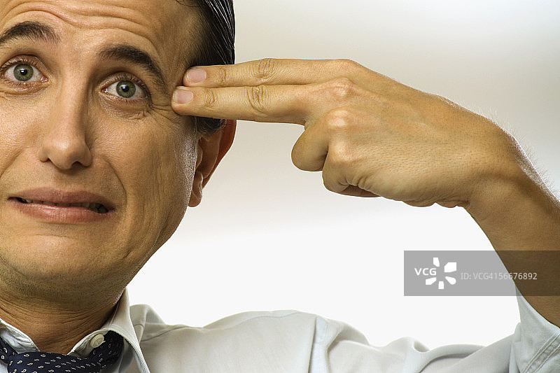 指向头部一侧的商人特写图片素材