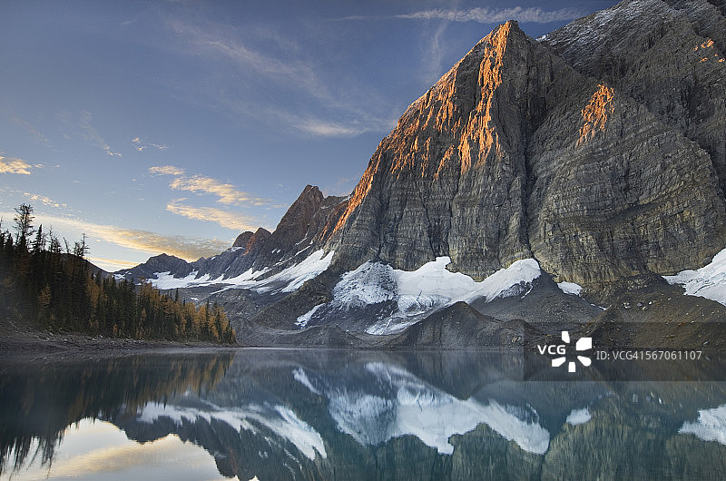库特尼国家公园的浮冰湖图片素材