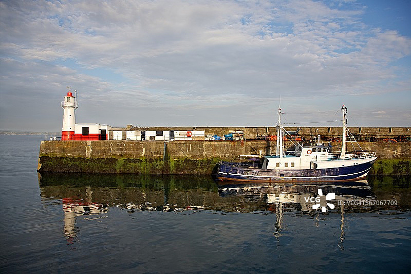 停靠在纽林港的船只图片素材