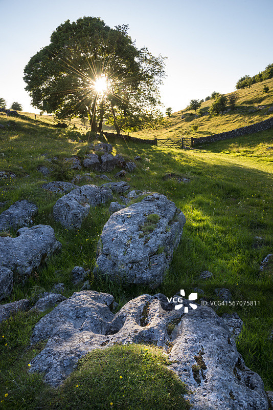 拉思基尔代尔的石灰岩上的阳光图片素材