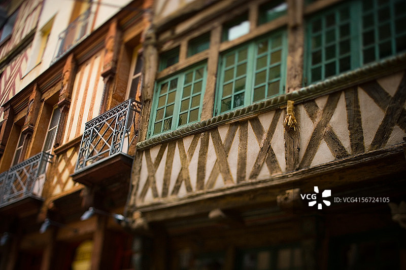 建筑物低角度视角图片素材