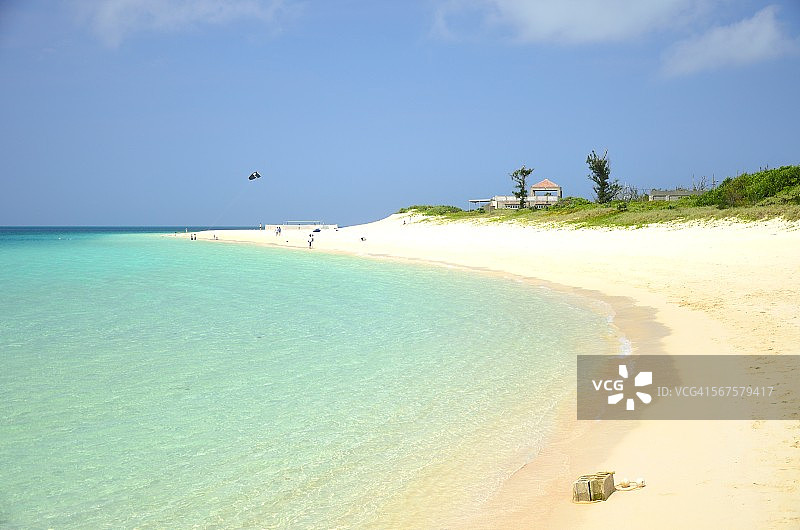 日本冲绳县宫古岛与那霸前滨海滩图片素材