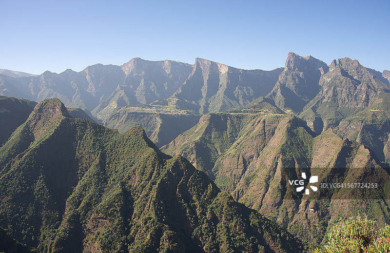 清晨光线下的西米恩山脉图片素材