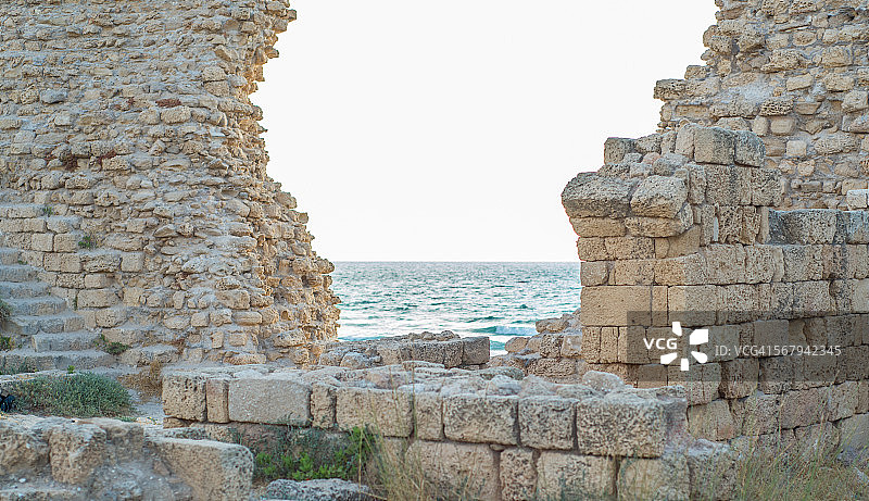 古老的建筑与大海图片素材