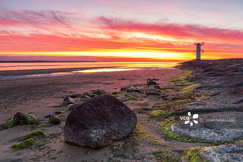 施塔瓦穆伊尼的彩色日落灯塔图片素材