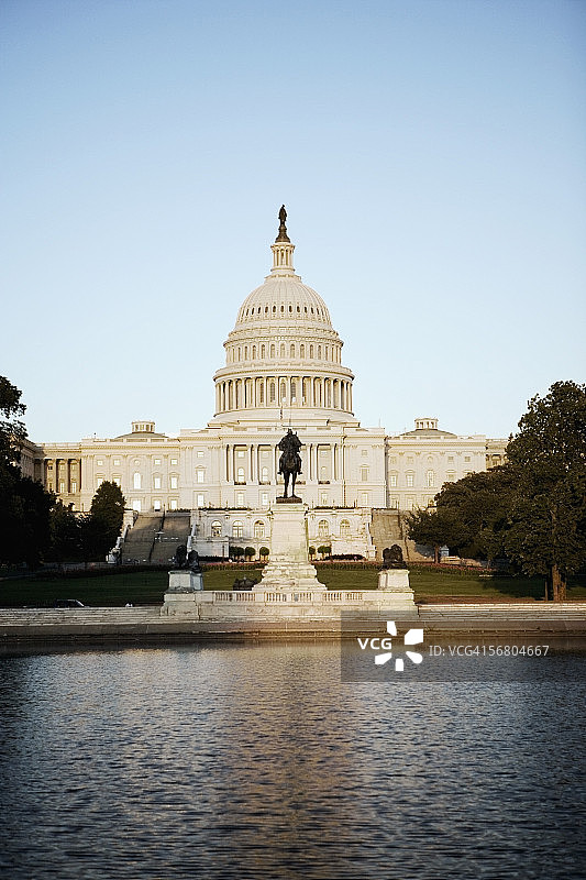 美国华盛顿特区国会大厦前的水景图片素材