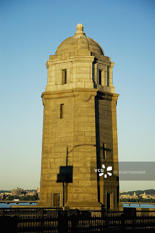 美国波士顿朗费罗桥旁的建筑图片素材