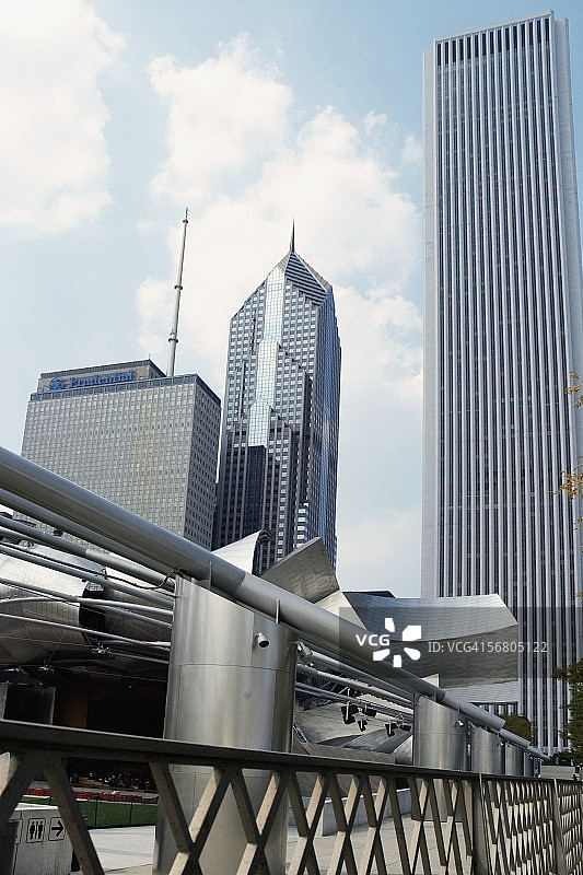 美国伊利诺伊州芝加哥的摩天大楼，怡安中心和二号保德信广场图片素材