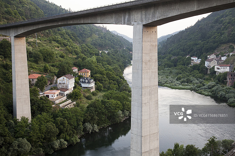 奥斯佩雷斯米尼奥河大桥图片素材