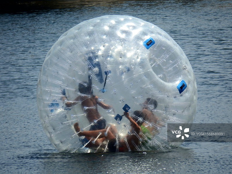 水上悠波球图片素材