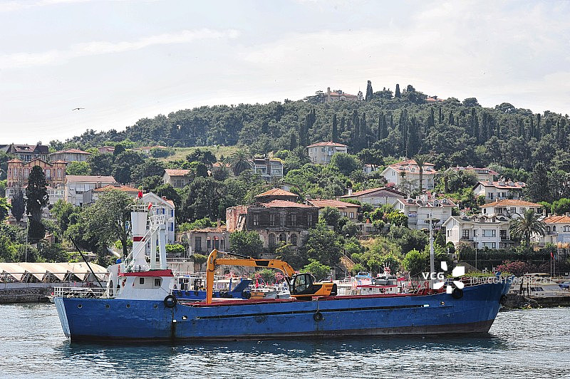 黑贝利阿达港口的干燥货船图片素材