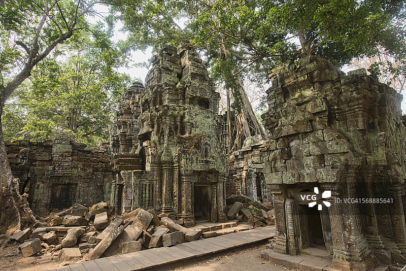 吴哥寺的丛林寺庙：塔布笼寺图片素材