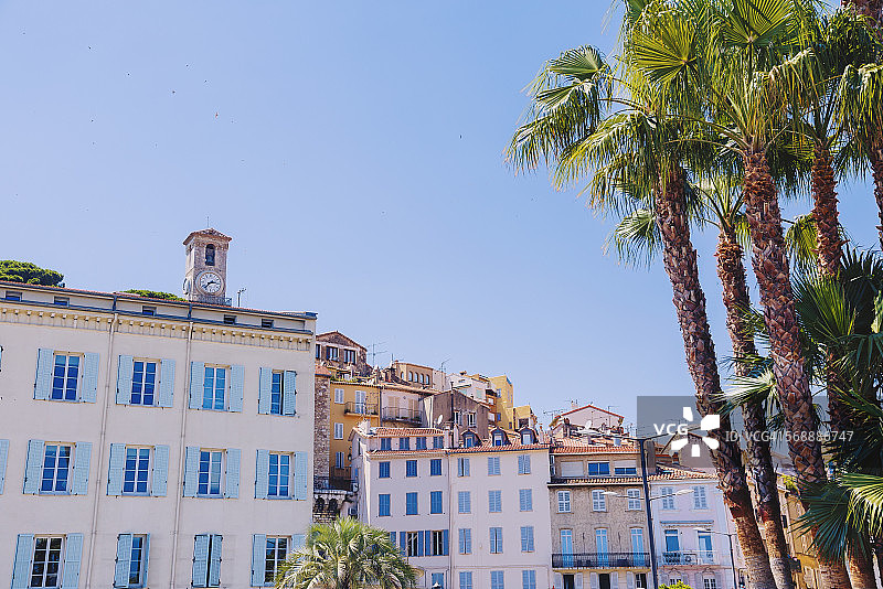 戛纳老城区和苏quet塔图片素材