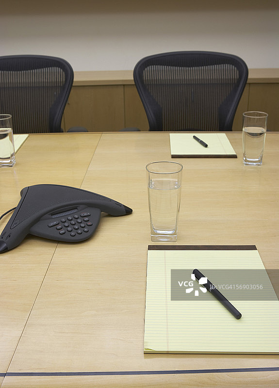 准备好会议的会议桌图片素材