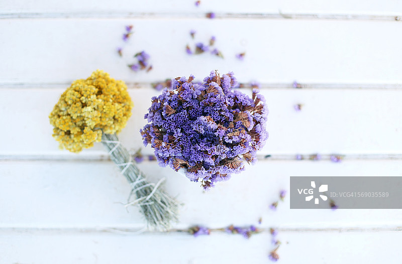 桌上放着花图片素材