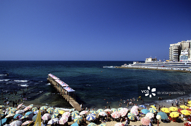 沙滩上的人图片素材