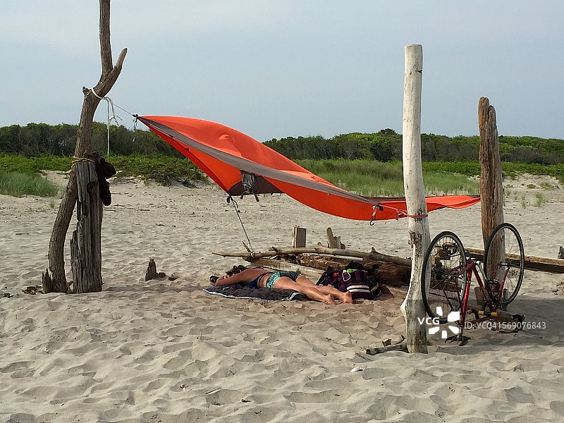 沙滩上的人图片素材