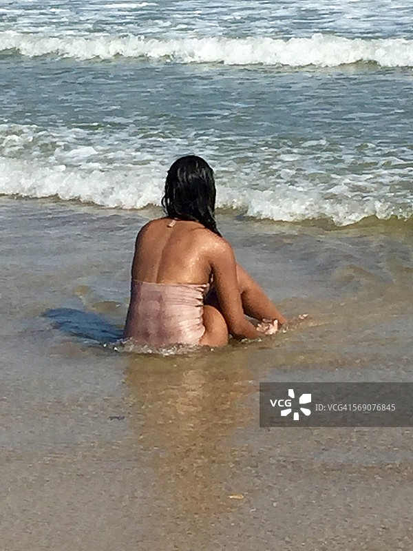 沙滩上的人图片素材