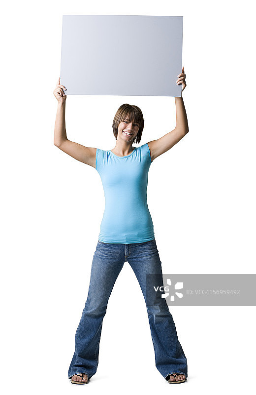少女拿着空白牌子肖像图片素材