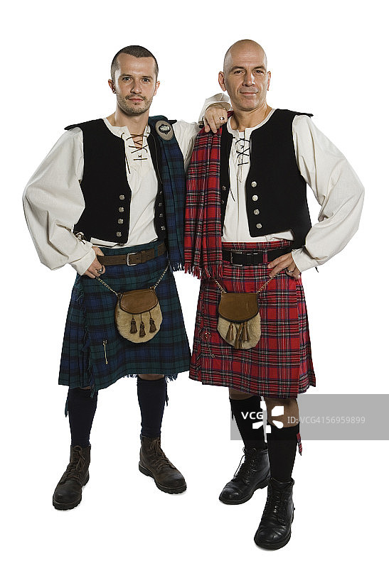 两个穿着传统服饰的男人图片素材