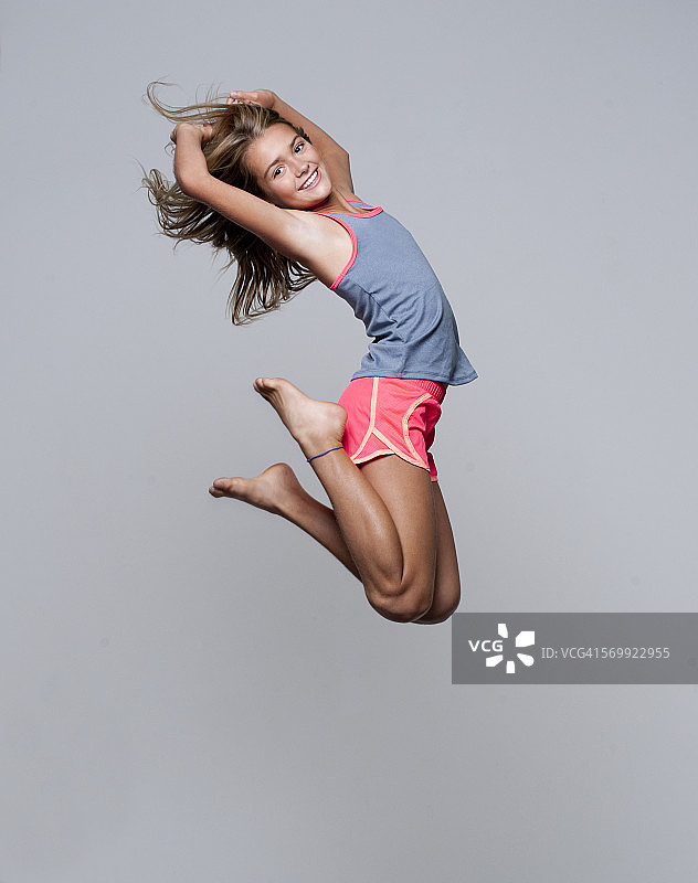 雀跃的白人女孩图片素材