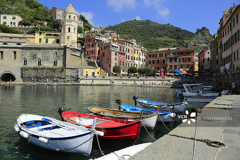意大利五渔村韦尔纳扎的渔船图片素材