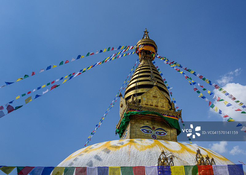 尼泊尔加德满都博达哈大佛塔与经幡图片素材