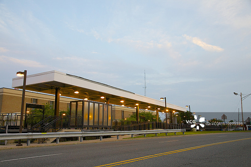 黄昏时分的阿斯伯里帕克火车站（新泽西州）图片素材