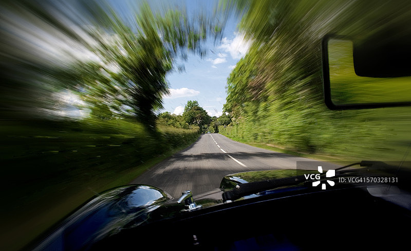 路上的夏天图片素材