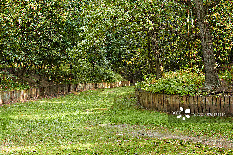Tsaritsyno公园里干涸的池塘图片素材