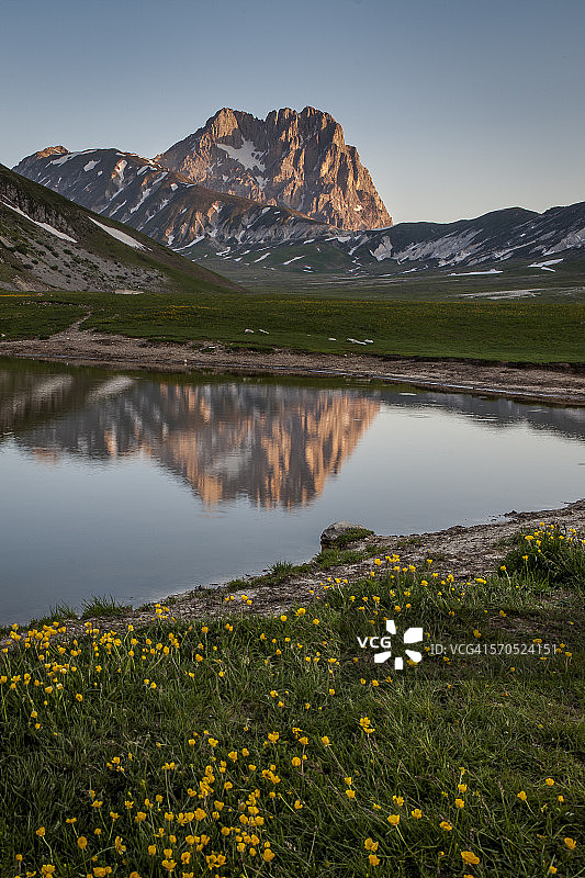 黎明破晓时分图片素材