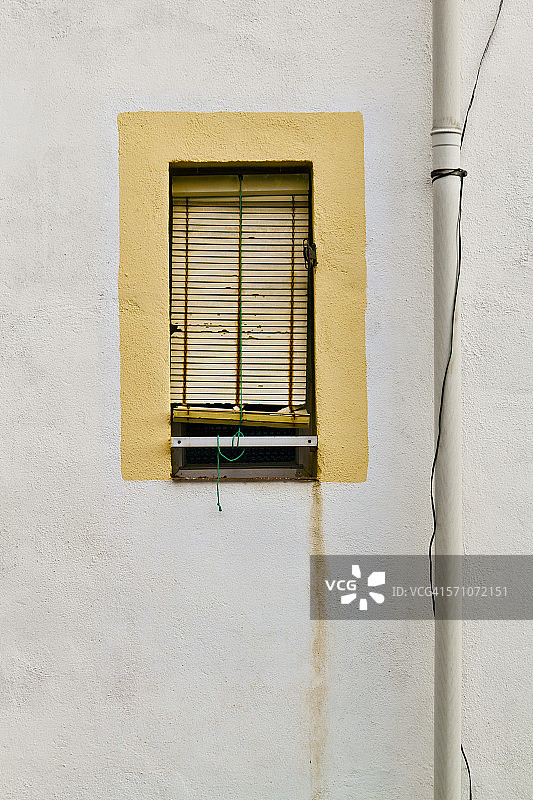 带百叶窗的窗户图片素材