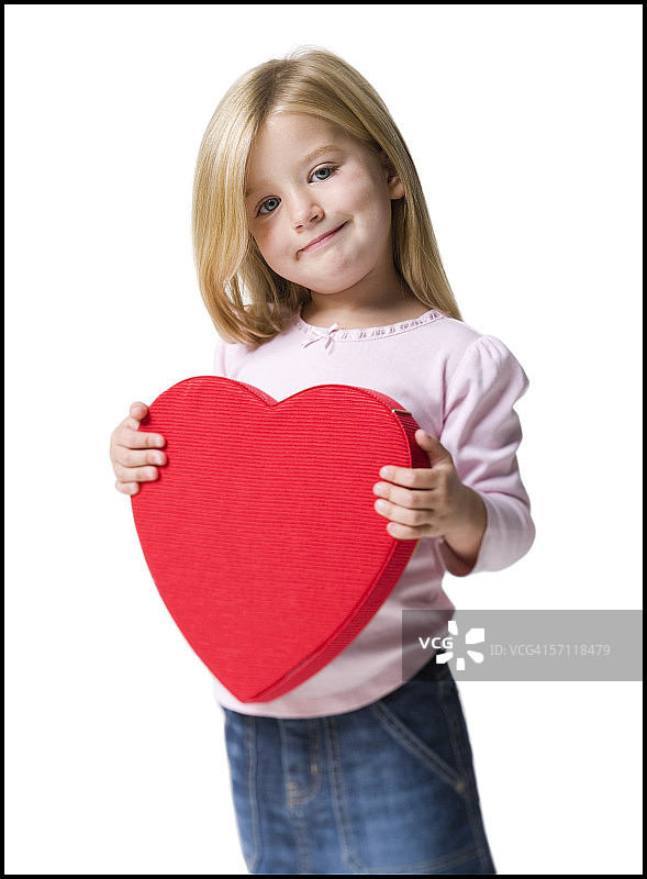 手捧爱心的女孩肖像图片素材