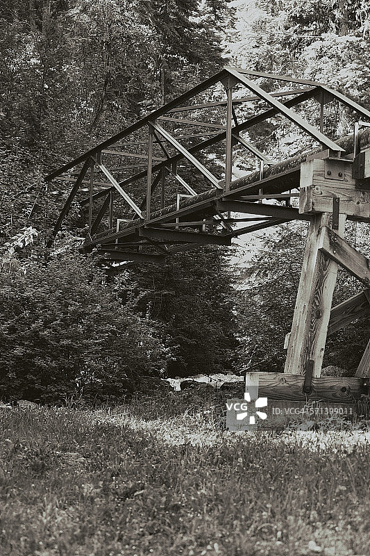 约瑟夫酋长步道旁的桥梁图片素材